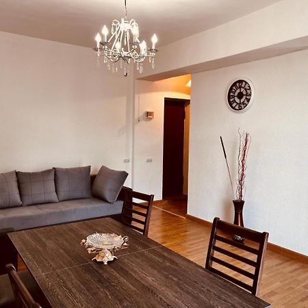 Komitas Apartement Erévan Extérieur photo