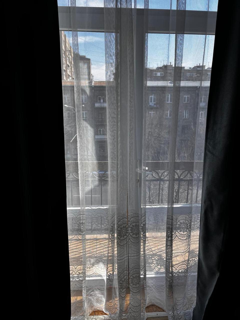 Komitas Apartement Erévan Extérieur photo