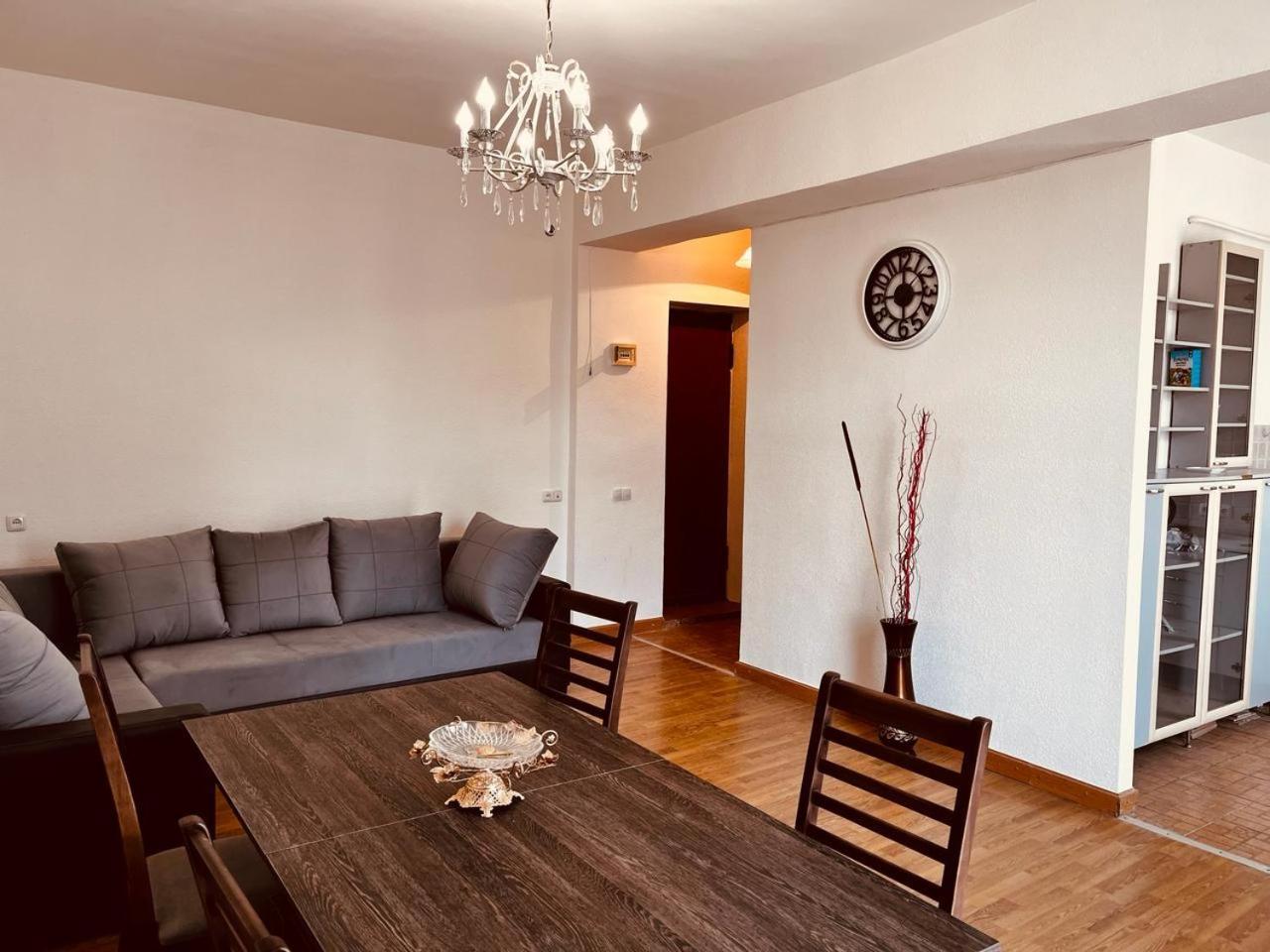 Komitas Apartement Erévan Extérieur photo