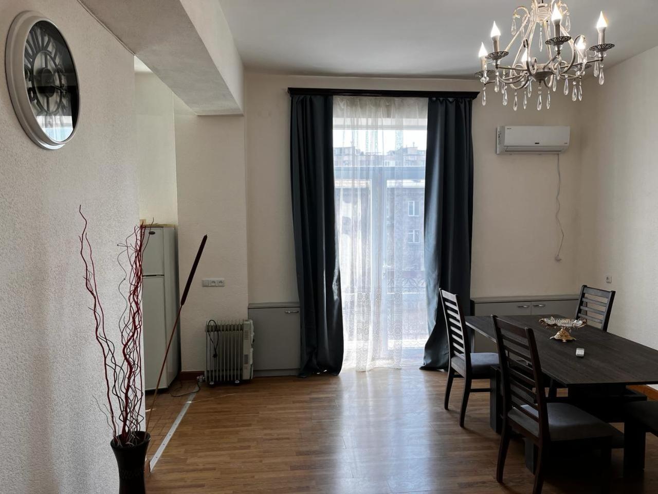 Komitas Apartement Erévan Extérieur photo